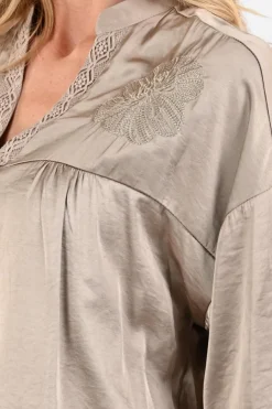 Nukus NKS01153 Blouse korte mouw Taupe