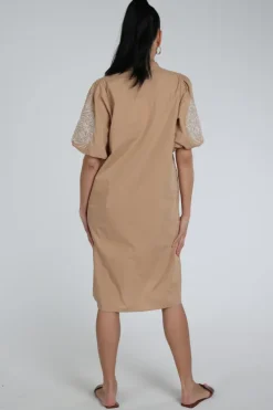 Nukus NKS14039 Jurk korte mouw Beige