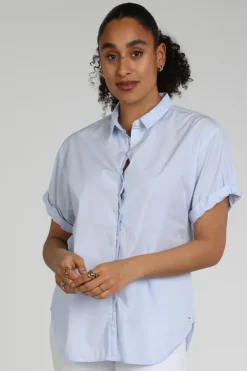 Penn & Ink S26Z833 Blouse korte mouw Licht blauw